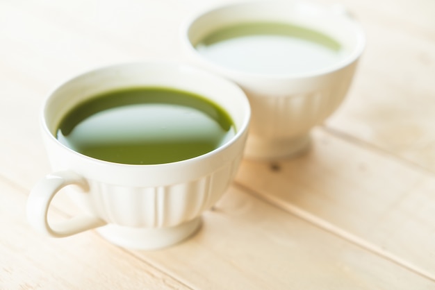 Free photo hot matcha latte