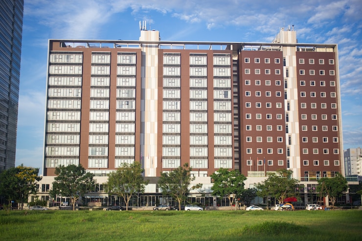 Free Photo hotel building in ho chi minh, vietnam