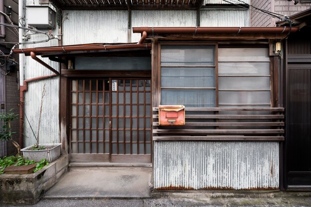 家の入り口古い日本ビル
