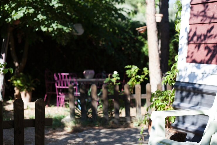 Free Photo house exterior with wooden fence