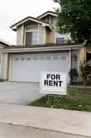 Free photo house with  yard sign  for rent