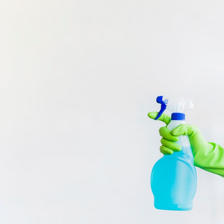 Free Photo housekeeping composition with cleaning product