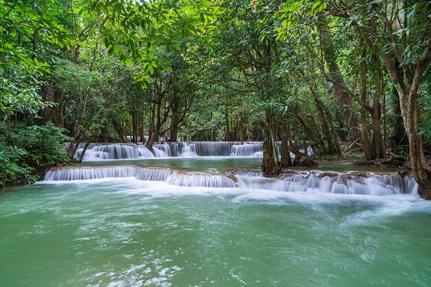 Huai Mae Khamin 폭포 레벨 2 Khuean Srinagarindra 국립 공원 Kanchanaburi 태국