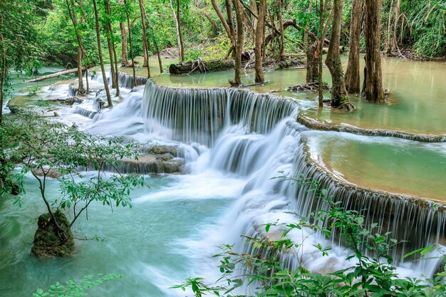 Huai Mae Khamin 폭포 레벨 6 Khuean Srinagarindra 국립 공원 Kanchanaburi 태국