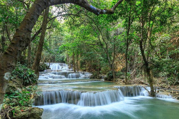 Huai Mae Khamin 폭포 tier 1 Khuean Srinagarindra 국립 공원 Kanchanaburi 태국