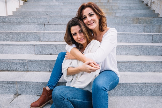 Free photo hugging women looking at camera