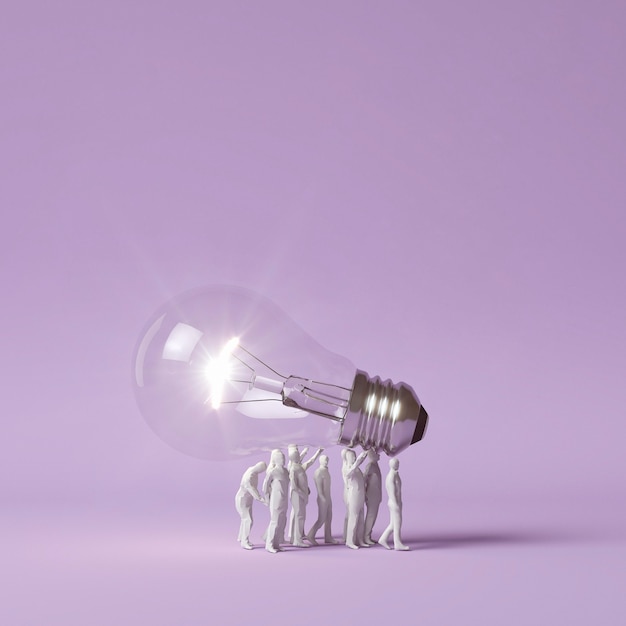 アイデアの概念として点灯している電球を運ぶ人間の置物