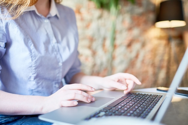 Foto gratuita a caccia di lavoro