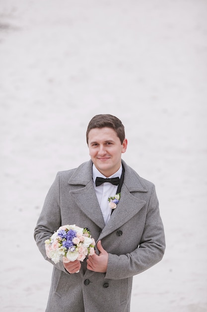 Free photo husband with a bouquet