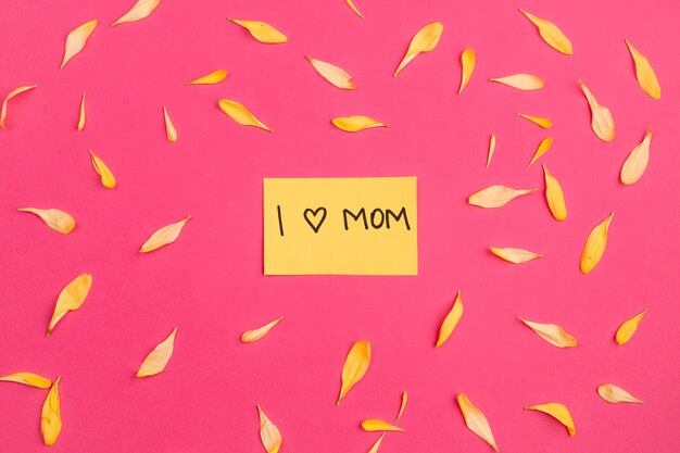 I love mom paper among floral petals