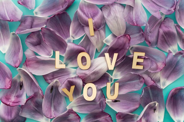 "i love you" lettering on rose petals