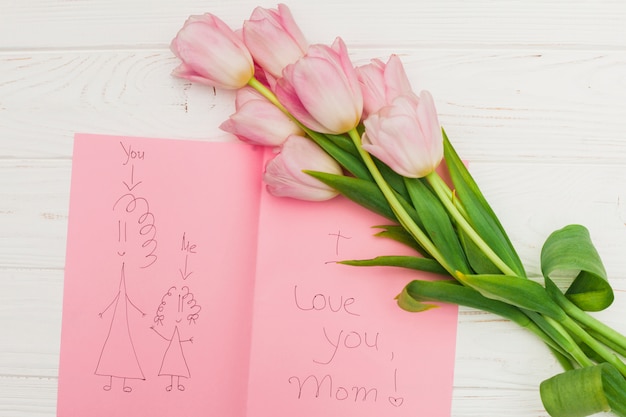 I love you mom picture and flowers on wooden table 