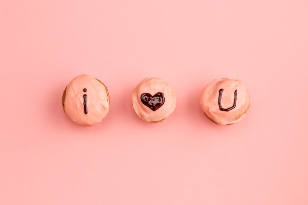 I love you title on tasty cupcakes