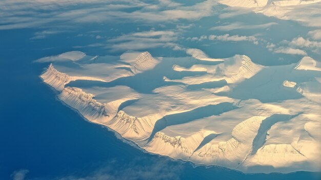 昼間の水域の氷