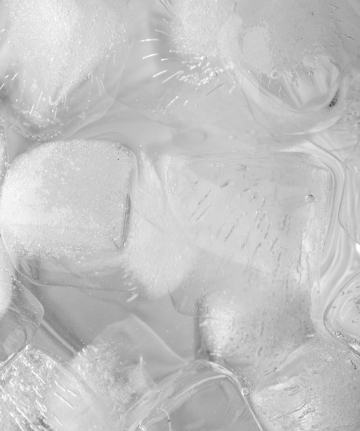 Free photo ice cubes isolated on white background