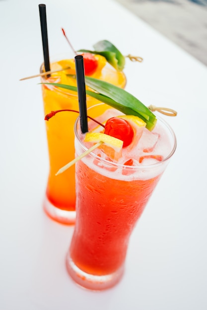 Foto gratuita bicchiere da cocktail di ghiaccio
