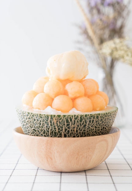 Free photo ice melon bingsu, famous korean ice-cream