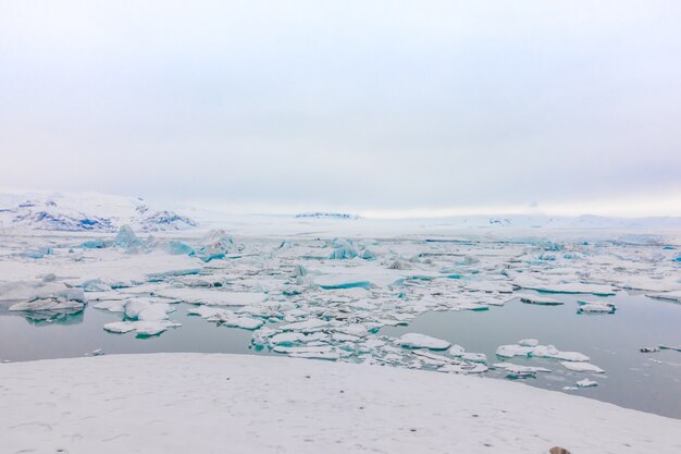 Айсберги в лагуне ледника, Исландия.