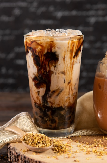 Free photo iced coffee with chocolate syrup