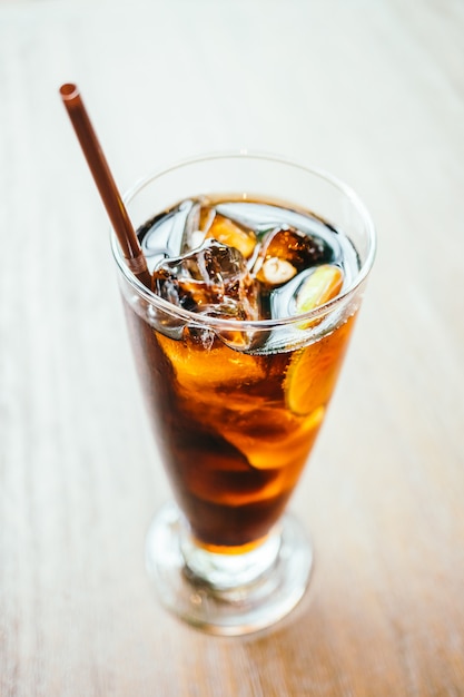 Free photo iced cola drink in glass