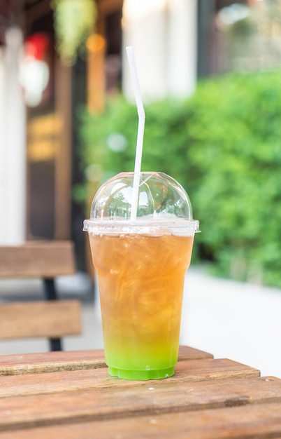 Free photo iced kiwi tea