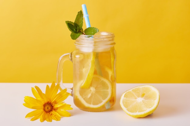 Iced tea with lemon slices and mint