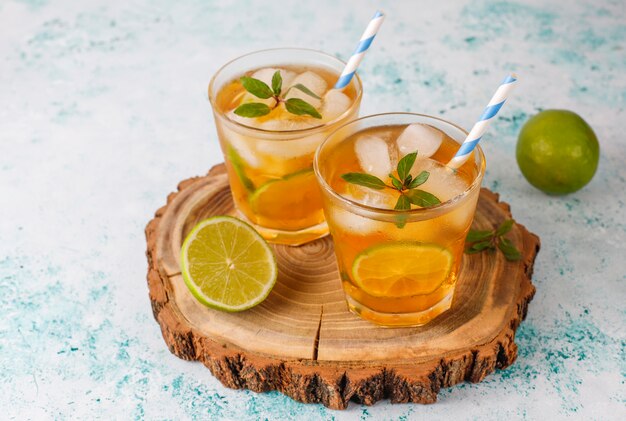 Iced tea with lime and ice