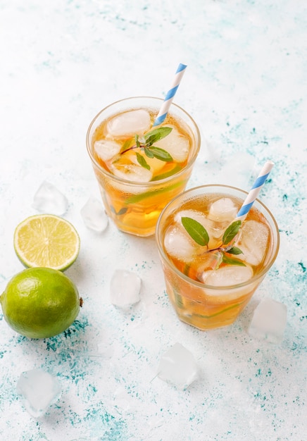 Iced tea with lime and ice