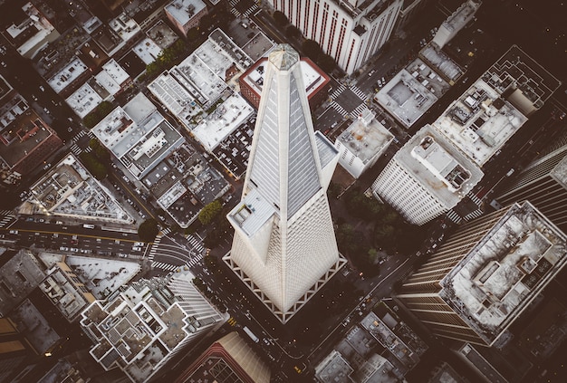 Foto gratuita costruzione iconica della piramide di transamerica a san francisco del centro