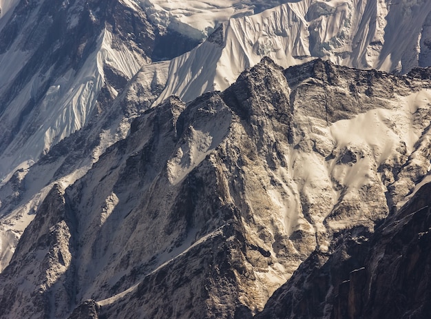 네팔 히말라야에 눈이 덮여 얼음 안나 푸르나 산맥