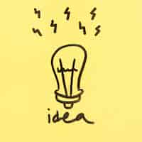 Foto gratuita concetto di idea con lampadina disegnata a mano su sfondo giallo