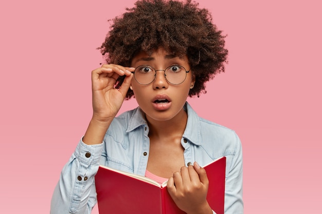 Free photo image of surprised black woman has afro haircut