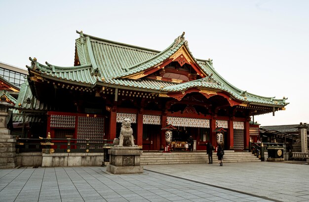 인상적인 전통 일본 목조 사원