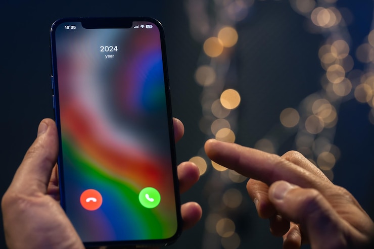 Free Photo incoming call screen from new year close up