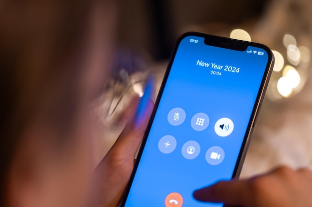 Foto gratuita schermata delle chiamate in arrivo dal nuovo anno da vicino
