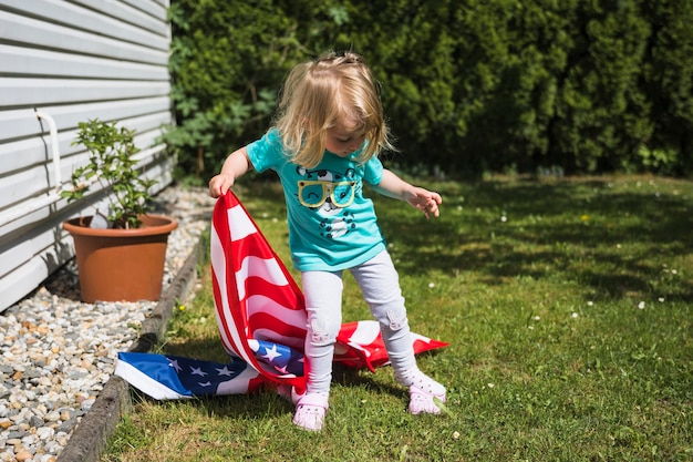 Free photo independence day concept with girl in garden