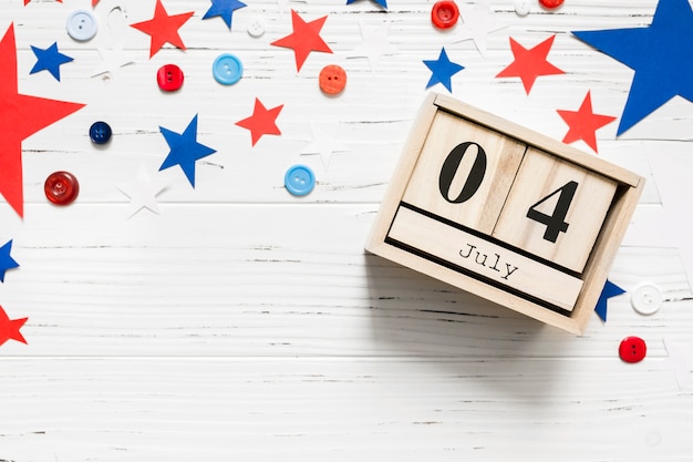 Free photo independence day concept with wooden calendar