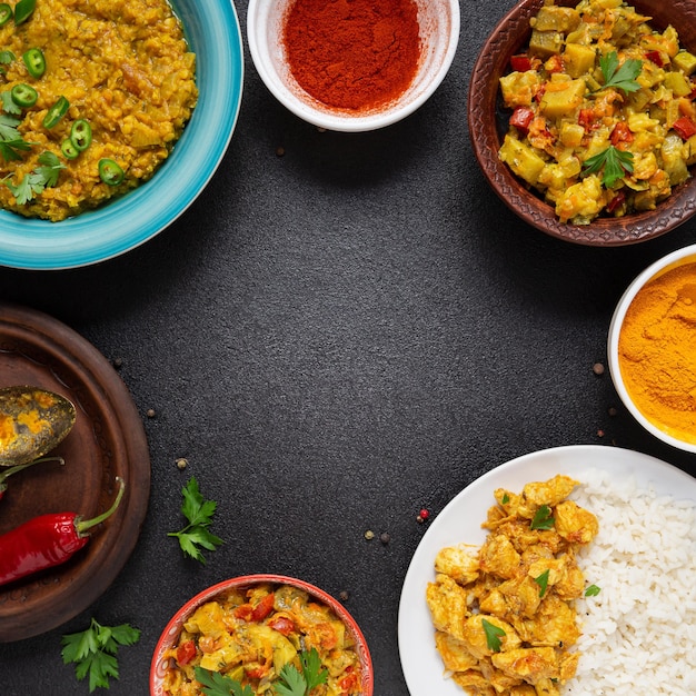 Индийская круглая рамка для еды с копией пространства