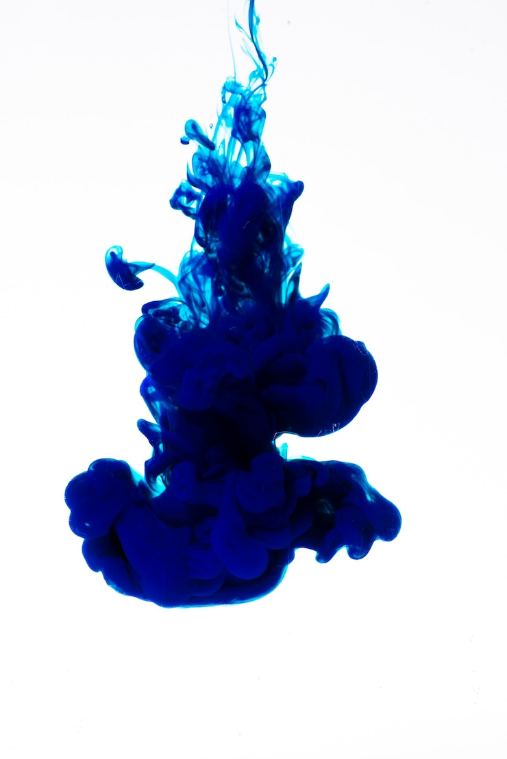 Free Photo indigo colored ink in water