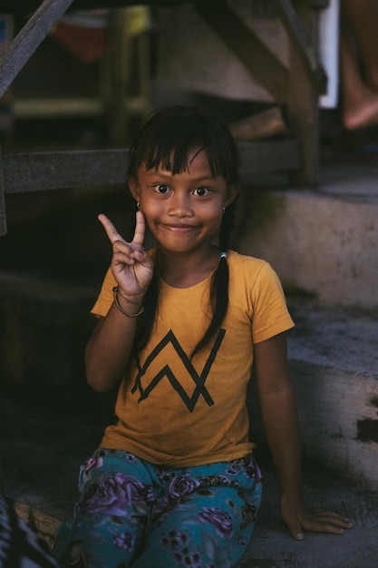 Foto gratuita ritratto del primo piano della ragazza indonesiana