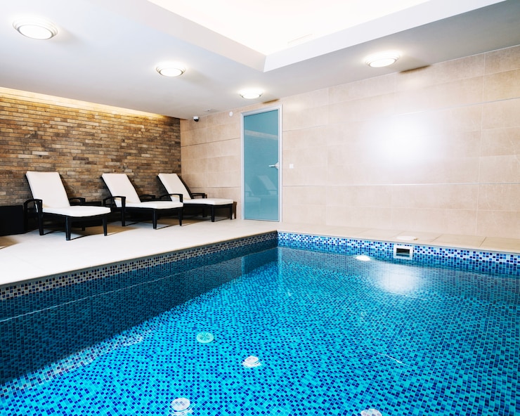 Free Photo indoor swimming pool