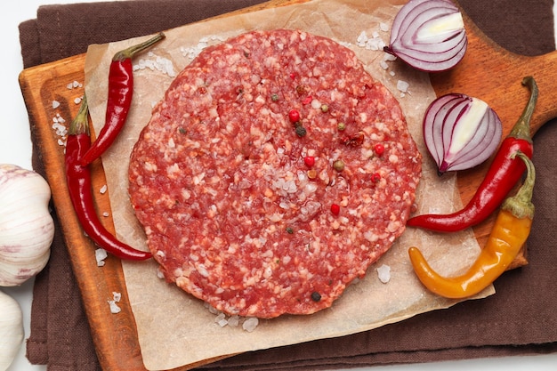 Foto gratuita ingrediente per cucinare carne macinata alla griglia