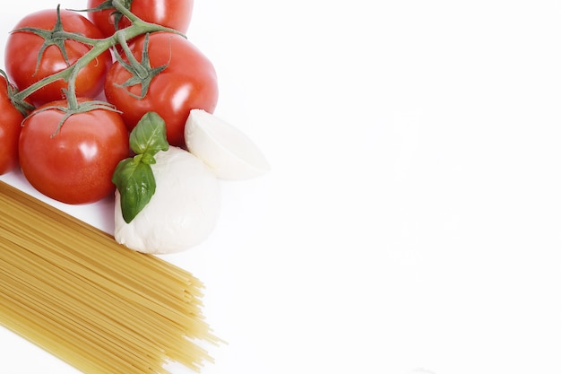 Foto gratuita ingredienti per cucinare la pasta