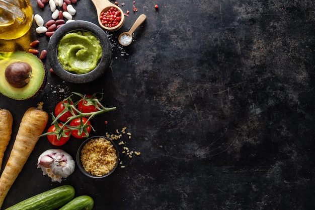 Ingredients for making guakamole