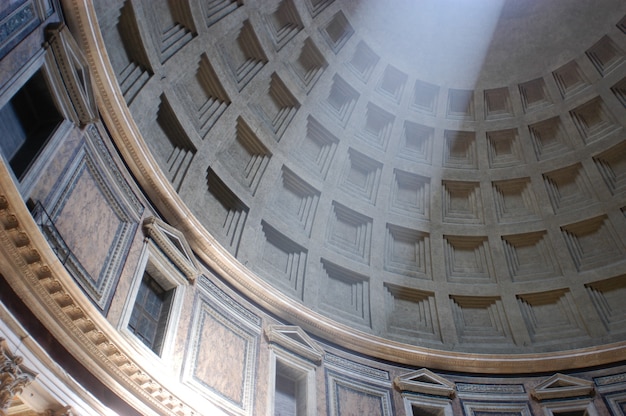 Foto gratuita all'interno del pantheon