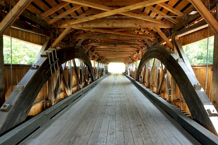 Free Photo inside wooden bridge