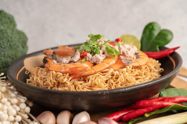 Instant noodles stir-fried with shrimp and pork.