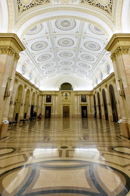 Free photo interior of the national art museum in bucharest romania golden details marble painting