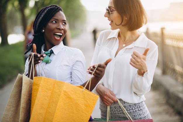 Free photo international girls shopping