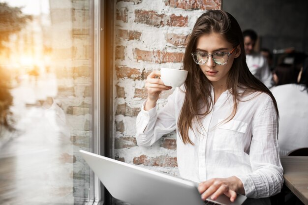 internet computer laptop using woman